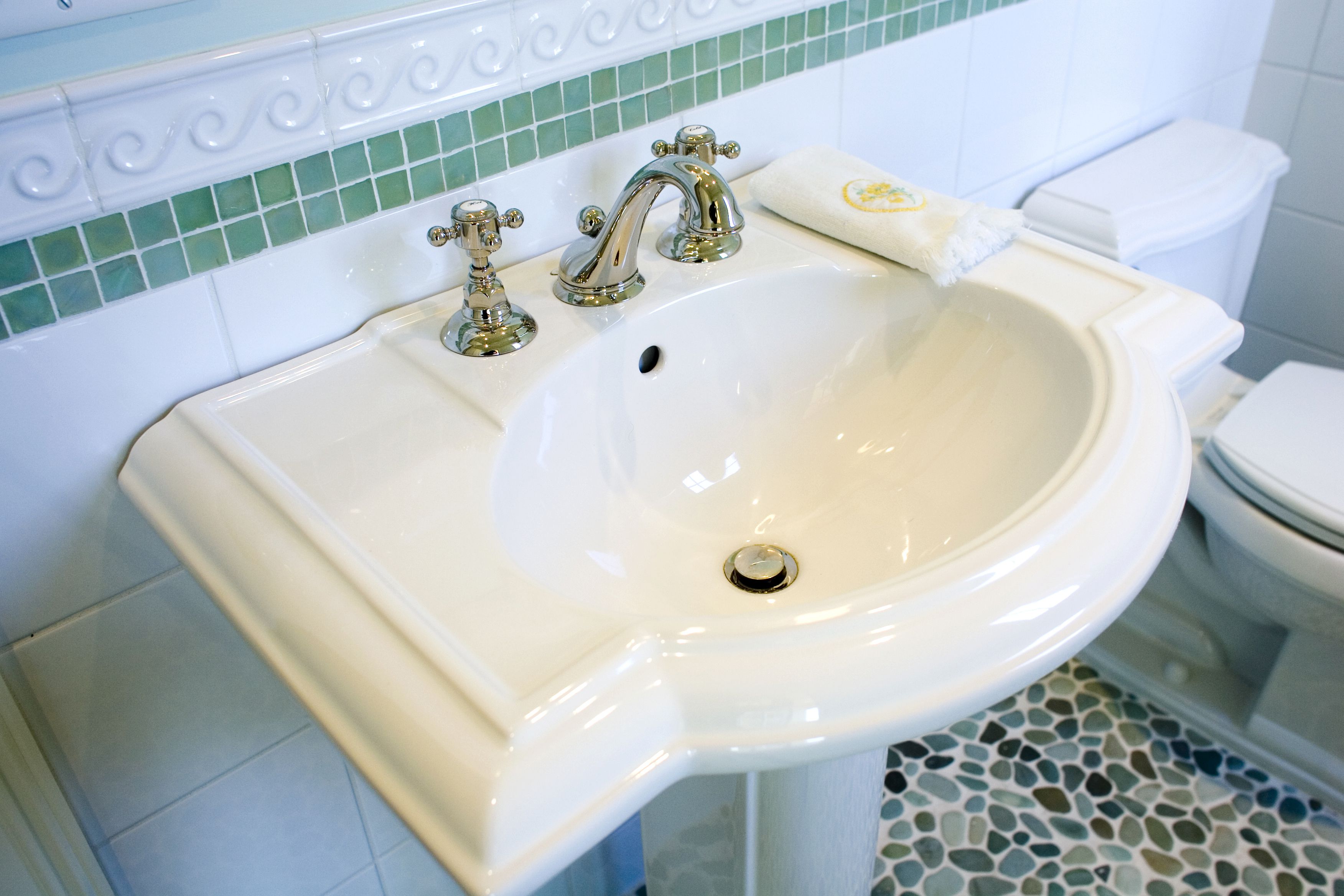 bathroom sink pedestal